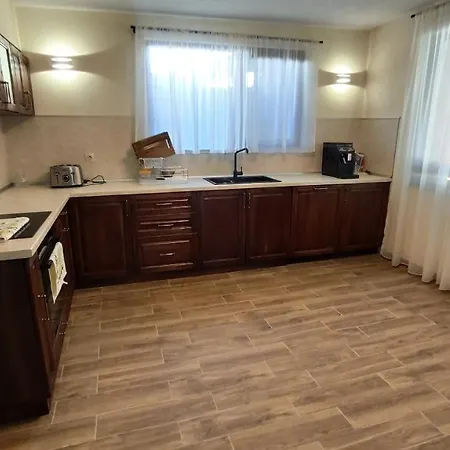 - сидона 4*