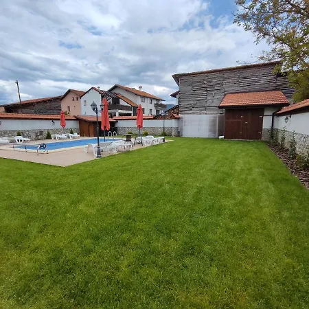 - сидона ゲストハウス サパレヴァ・バニャ